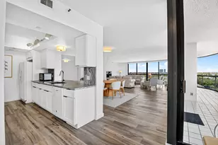 4000 N Ocean Dr, Singer Island, FL 33404 - Photo 17