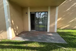 450 W Palm Cir Circle W, Pembroke Pines, FL 33025 - Photo 17