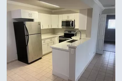 450 W Palm Cir Circle W #103, Pembroke Pines, FL 33025 - Photo 3