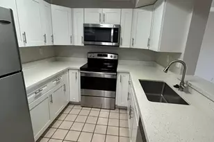 450 W Palm Cir Circle W, Pembroke Pines, FL 33025 - Photo 3