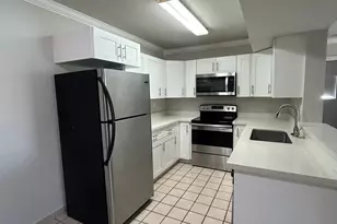 450 W Palm Cir Circle W, Pembroke Pines, FL 33025 - Photo 1