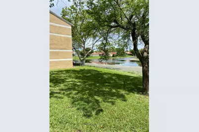 450 W Palm Cir Circle W #103, Pembroke Pines, FL 33025 - Photo 11