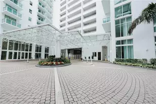 41 SE 5th St, Miami, FL 33131 - Photo 1