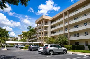 3930 Oaks Clubhouse Dr, Pompano Beach, FL 33069 - Photo 19