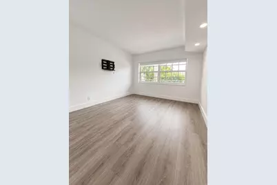 3930 Oaks Clubhouse Drive #303, Pompano Beach, FL 33069 - Photo 15