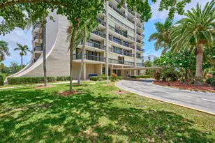 2425 Presidential Way, West Palm Beach, FL 33401 - Photo 37