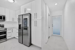 9095 Flynn Cir, Boca Raton, FL 33496 - Photo 5