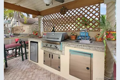 16657 Redwood Way, Weston, FL 33326 - Photo 9