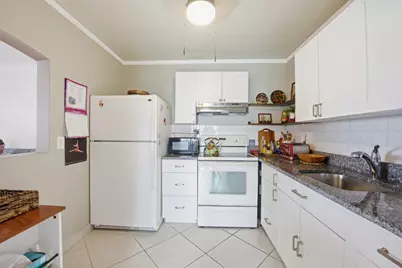 47 Saxony A, Delray Beach, FL 33446 - Photo 13