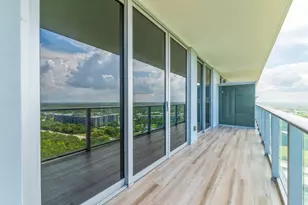 16385 Biscayne Blvd, North Miami Beach, FL 33160 - Photo 9