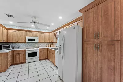 7852 Cloverfield Circle, Boca Raton, FL 33433 - Photo 23