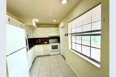 4140 NW 44th Avenue #411, Lauderdale Lakes, FL 33319 - Photo 5