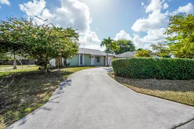 120 Swan Parkway W, Royal Palm Beach, FL 33411 - Photo 1