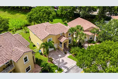 1753 NW 74th Way, Pembroke Pines, FL 33024 - Photo 33