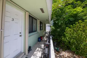 805 NE 40th St, Oakland Park, FL 33334 - Photo 7