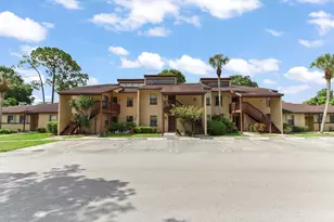 105 Lakeview Dr E, Royal Palm Beach, FL 33411 - Photo 1