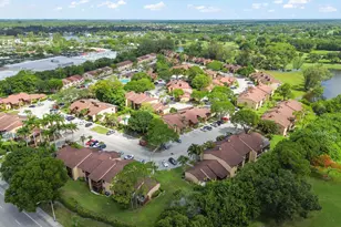 105 Lakeview Dr E, Royal Palm Beach, FL 33411 - Photo 29