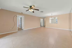 105 Lakeview Dr E, Royal Palm Beach, FL 33411 - Photo 7