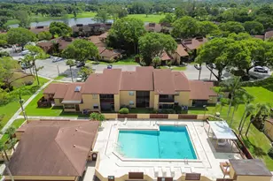105 Lakeview Dr E, Royal Palm Beach, FL 33411 - Photo 27