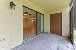 105 Lakeview Dr E, Royal Palm Beach, FL 33411 - Photo 21