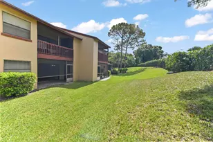 105 Lakeview Dr E, Royal Palm Beach, FL 33411 - Photo 23