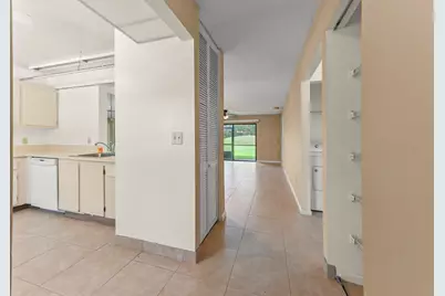 105 Lakeview Drive E, Royal Palm Beach, FL 33411 - Photo 3