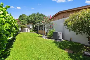 313 Poe Dr, Palm Springs, FL 33461 - Photo 25