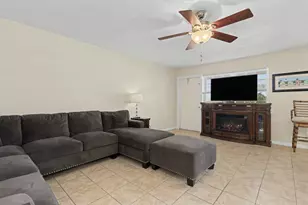 2455 NE 51st St, Fort Lauderdale, FL 33308 - Photo 9