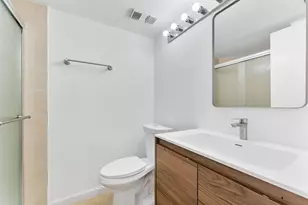 212 Lake Pointe Dr, Oakland Park, FL 33309 - Photo 19