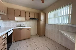 6005 Del Lago Cir, Sunrise, FL 33313 - Photo 9