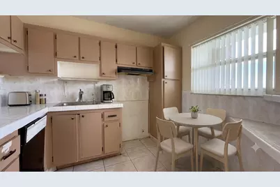 6005 Del Lago Circle #305, Sunrise, FL 33313 - Photo 11