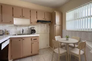 6005 Del Lago Cir, Sunrise, FL 33313 - Photo 11