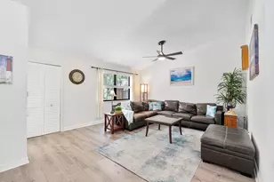 15681 Dover Ct, Davie, FL 33331 - Photo 9