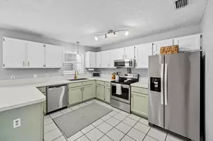 2920 SE Cypress St, Stuart, FL 34997 - Photo 11