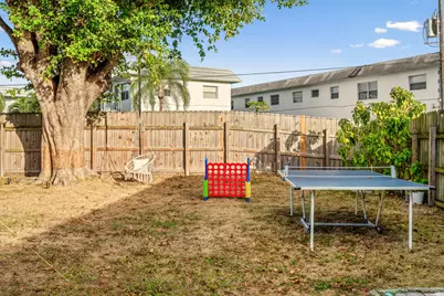 3961 NE 10th Avenue, Oakland Park, FL 33334 - Photo 21