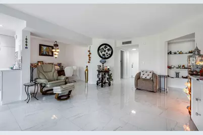 3661 Via Poinciana Road #206, Lake Worth, FL 33461 - Photo 3
