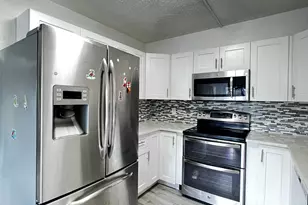 295 Woodland Rd, Palm Springs, FL 33461 - Photo 19