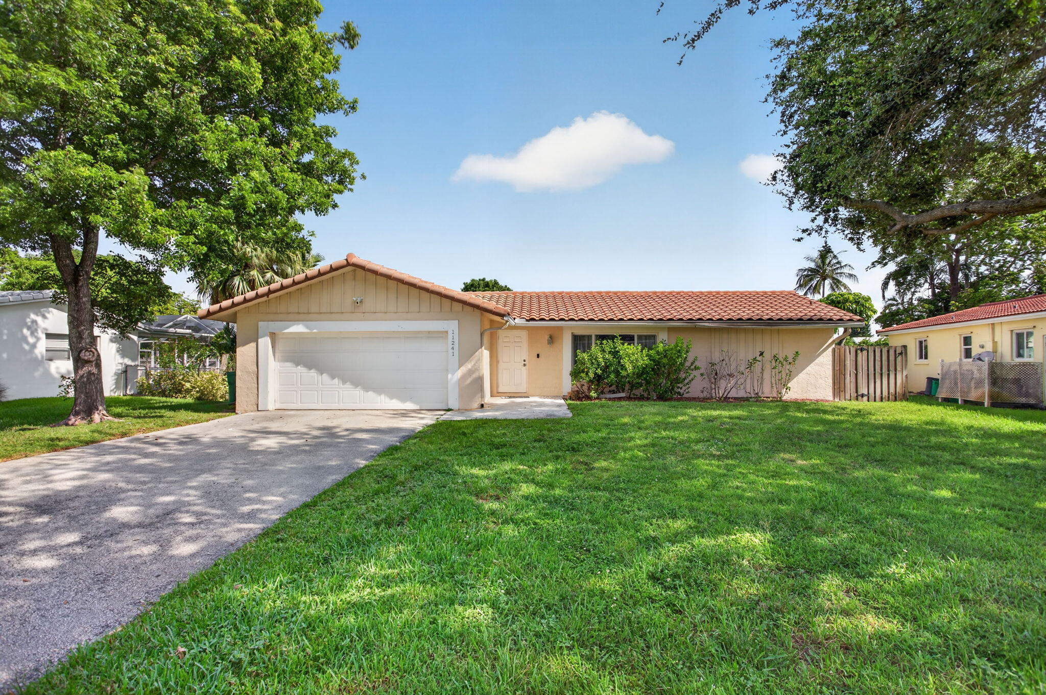 11241 NW 42nd St main architectural view