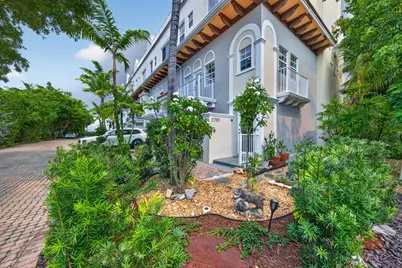 2700 NE 8th Avenue, Wilton Manors, FL 33334 - Photo 1