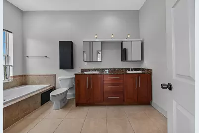 2700 NE 8th Avenue, Wilton Manors, FL 33334 - Photo 15