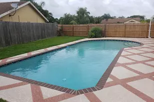 9102 Bedford Dr, Boca Raton, FL 33434 - Photo 3