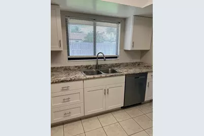 8511 NW 8th Street, Pembroke Pines, FL 33024 - Photo 11