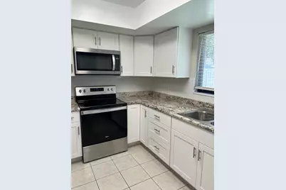 8511 NW 8th Street, Pembroke Pines, FL 33024 - Photo 11