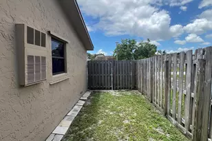 8511 NW 8th St, Pembroke Pines, FL 33024 - Photo 31
