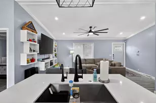 202 Elaine Cir W, West Palm Beach, FL 33409 - Photo 15