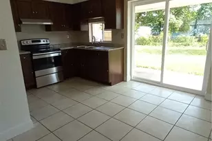 330 NW 38th St, Deerfield Beach, FL 33064 - Photo 3