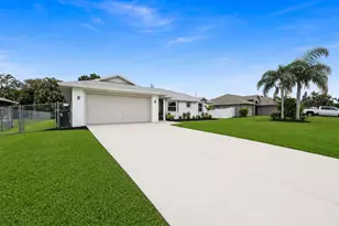 3520 SE Hyde Cir, Port Saint Lucie, FL 34983 - Photo 3