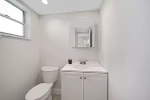 100 Berkley Rd, Hollywood, FL 33024 - Photo 9
