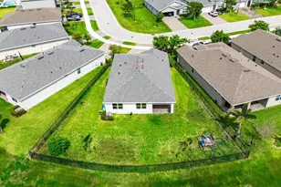 2770 NE Breezeway Cir, Ocean Breeze, FL 34957 - Photo 5