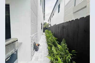 310 SW 9th Street #1, Fort Lauderdale, FL 33315 - Photo 23